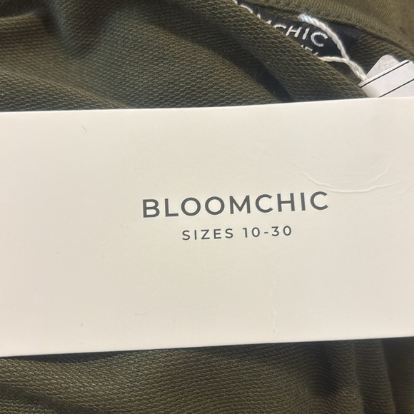 NWT BloomChic Womens Olive Green Drawstring Overall Romper Pockets PLUS SIZE 26 - Picture 11 of 14